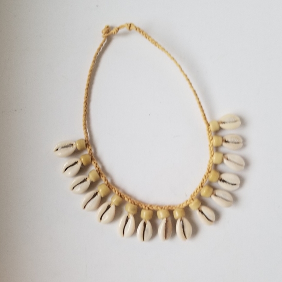 Cowrie shell necklace - Picture 6 of 7
